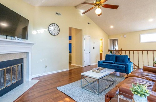 Huntsville House | 529 Farmingdale Rd SE MTR · 〚Treehouse Cottage〛- Storybook 3 Bedroom Home!
