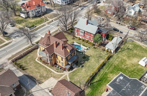 Council Bluffs House | 537C) Two Historic Homes | 11 Bedrooms | Downtown