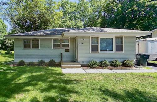 Libertyville House | 5BR Fully Fenced with 2 Living Rooms Family Ready Near Naval Base