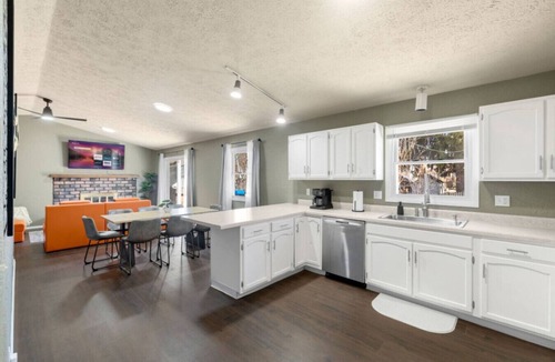 Rockford House | 5BR Furnished | Insurance Ready | 7 Beds