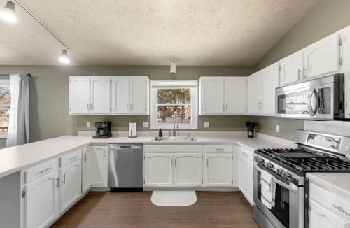 Rockford House | 5BR Furnished | Insurance Ready | 7 Beds