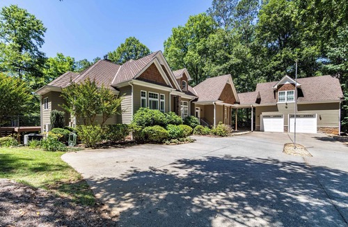 White House | 5BR Gated Estate - Lake Views, Ping Pong