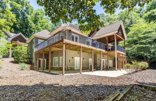 White House | 5BR Gated Estate - Lake Views, Ping Pong