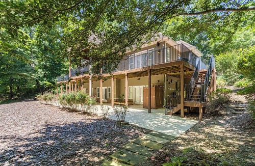 White House | 5BR Gated Estate - Lake Views, Ping Pong