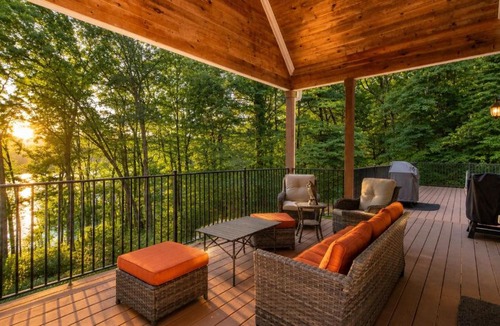 White House | 5BR Gated Estate - Lake Views Ping Pong