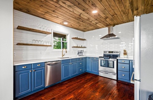 Cosby Cabin | 5BR*Hot Tub*Game Rooms*Incredible Views+Privacy!