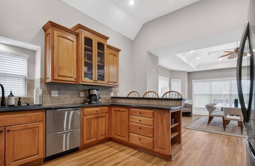 Lee's Summit House | 5BR Luxury retreat near World Cup Stadium