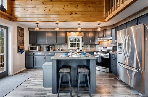 Rangeley House | 5BR Rangeley Cabin w/Cozy Patio + Hot Tub