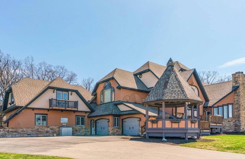 Marengo House | 6 bd Country Estate on 28 Acres near Lk Geneva w/Ponds, Trails