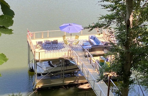 Wedowee House | 6 BR Charming Waterfront Spacious Lakehouse with Private Double-decker Dock