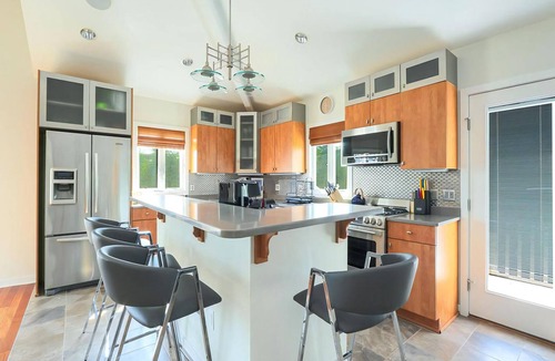 Loveladies House | 6 BR, Pool, Hot Tub and 5 min to Ocean