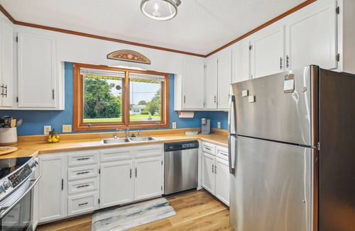 Myrtle Beach House | 6 Mi to Beach: Myrtle Beach Escape w/Sunroom!