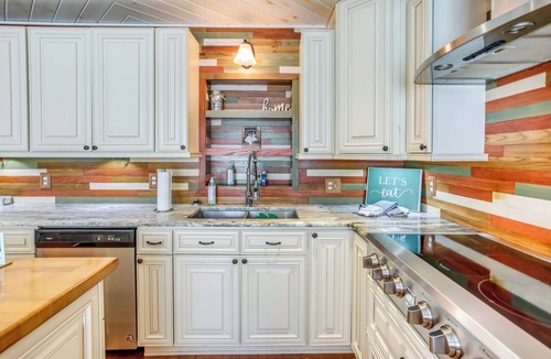 Myrtle Beach Cottage | 6 Mi to Public Beach! Myrtle Beach Home w/Patio