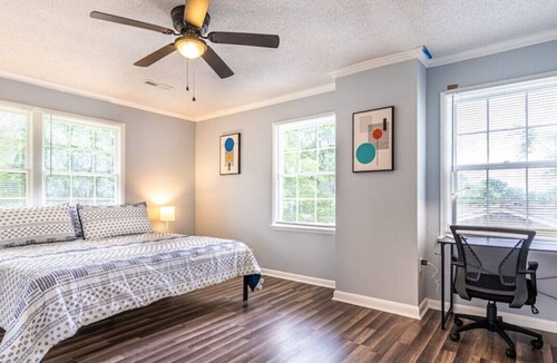 Normal House | 6003 Windemere Dr CAL · ⟿The Cozy Cottage⬳ 5 Bed / Fiber WIFI / BBQ Home!