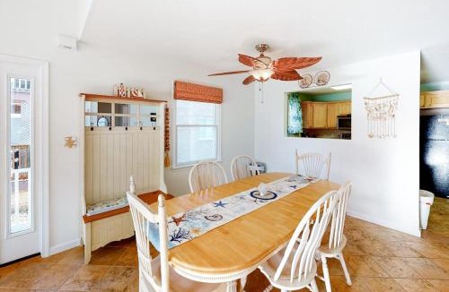 Caine Woods House | 604 Seaweed Lane #1