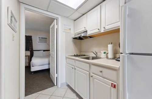 Wildwood Crest Apartment | 6201 Ocean Ave, Unit 310 - The Nassau Inn