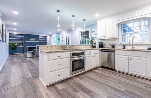 Huntsville House | 6807 Jones Valley · ֍The Strata֎ 4000 SQ Feet, 6 BR, Pool Table