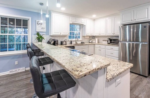 Huntsville House | 6807 Jones Valley · ֍The Strata֎ 4000 SQ Feet, 6 BR, Pool Table