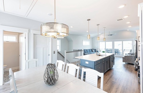 North End House | 6BR, 5.5 bath sleeps 17 - 3 King & 1 Queen ensuite + Elevator & Ocean Views