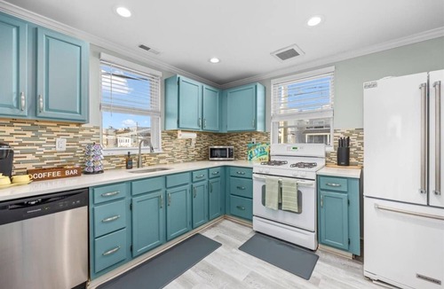 Ventnor City House | 6BR Beach Block Paradise - Ocean Views - Sleeps 20