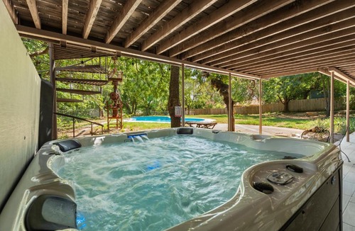 Central Oklahoma City House | 6BR Home Sleeps 14 Hot Tub Game Room #MD