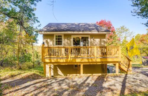 Stanley House | 7 Mi to Main Street: Cabin w/Deck in Stanley!