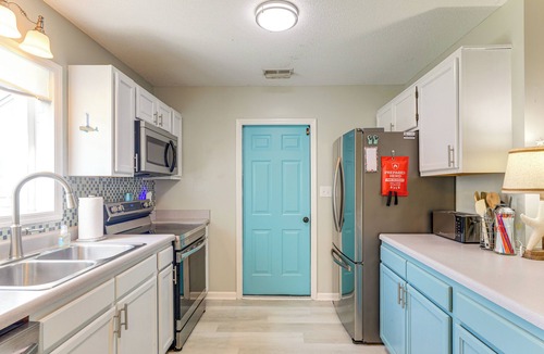 Hubert House | 7 Mi to the Hammocks Beach: 3 BD Near Camp Lejeune