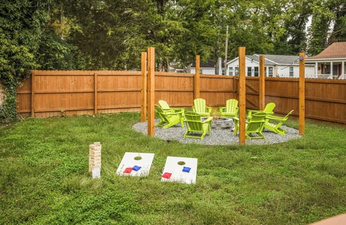 Issue House | 7 Min to Beach, Huge Yard, Fire Pit, BBQ, Beach Gear & Cornhole, by A Haven Away