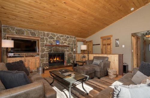Fraser Villa | 701B Quail