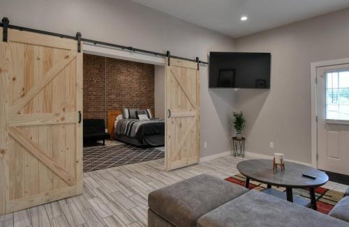 Maryville Apartment | 734 East Broadway, Unit 101A