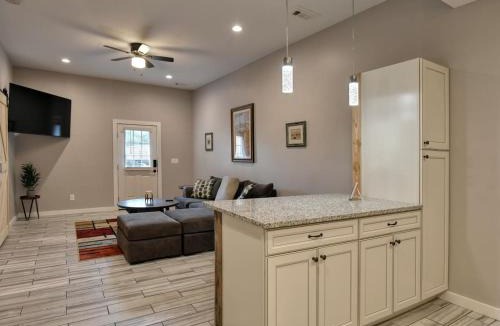 Maryville Apartment | 734 East Broadway, Unit 101A