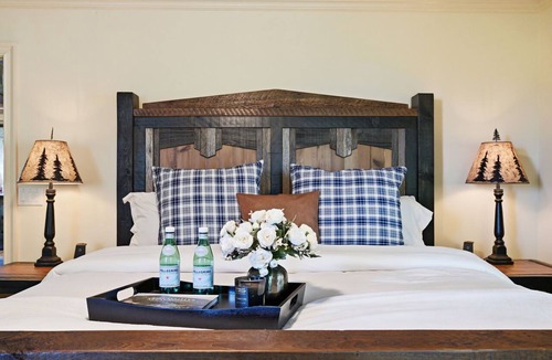 Sugar Mountain Cabin | 8 Bed, 5 Bath Luxury Lodge on 2+ Acres w/Ski Resort Shuttle- Sleeps 11