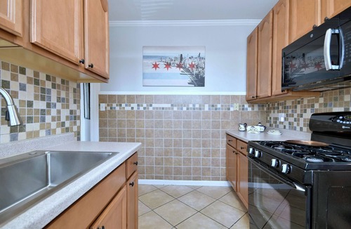 Oak Park House | 8 Bedrooms, 3 Full Bathrooms, 2 Kitchens and 2 Parking Spaces