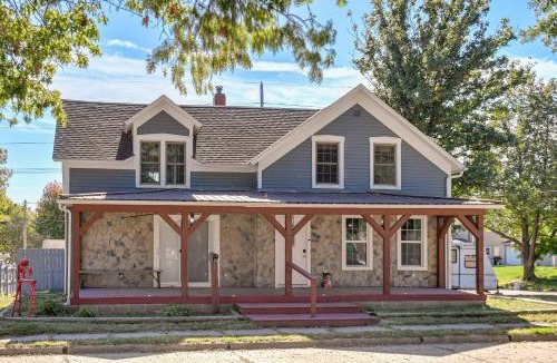 Guthrie Center House | 8 Mi to Lake Panorama: Cozy Family Getaway