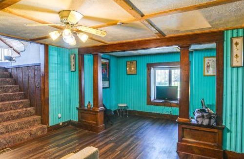 Guthrie Center House | 8 Mi to Lake Panorama: Cozy Family Getaway