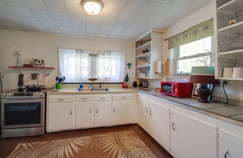Newland Cottage | 8 Mi to Sugar Mtn! Cozy Cottage w/Fire Pit