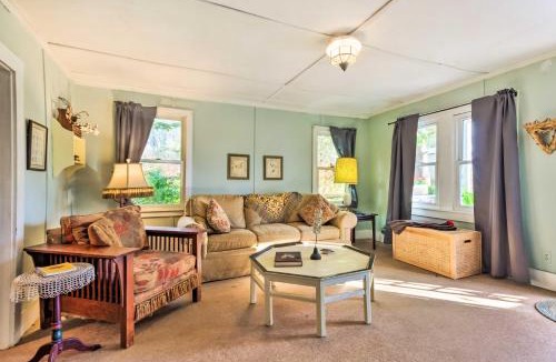 Newland House | 8 Mi to Sugar Mtn! Cozy Cottage w/Fire Pit