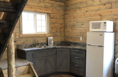 Rapid City Cabin | 8 miles to Mount Rushmore - Sleeps 2 to 6