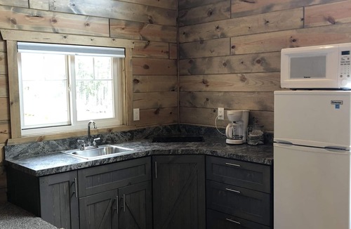 Rapid City Cabin | 8 miles to Mount Rushmore - Sleeps 2 to 6