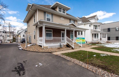 Kutzky Park Apartment | 8036-WALK to Mayo-Cozy&Chic 1 BR APT with free parking.