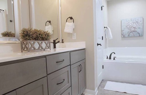 Ashley Oaks House | 8039 Beautiful *New Construction* 20 mins to UT