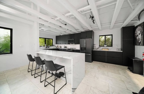 Bryant House | 8BR Near Kiki on the River, Cinema, Pool, Gym, BBQ