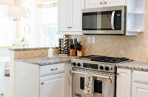 Atlantic City House | 9BR Luxury Ocean-Block, Sleeps 25, Jacuzzi Hot Tub for 6! EV Charger!