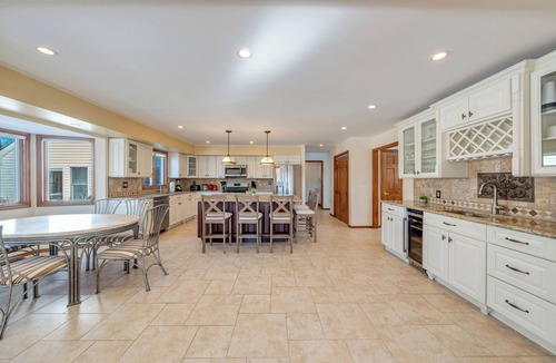 Goshen House | 9BR Retreat - Sleeps 23+ w Pool, Pickleball Court, Golf Simulator, Near Beaches