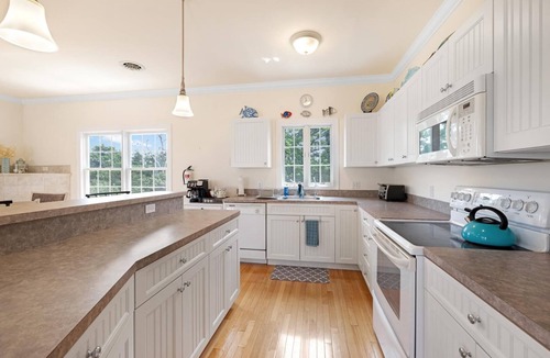 Town Bank House | A Bayfront Beauty in Historic Townbank 4 Bedroom 2.5 Bath sleeps 9