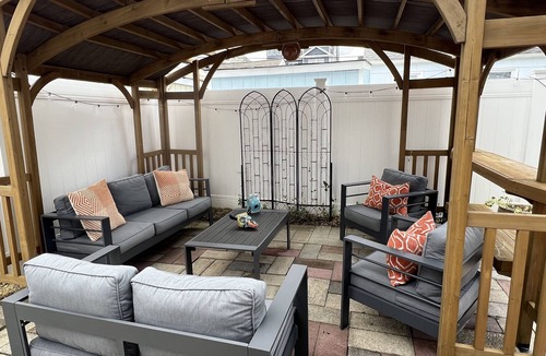 Ortley Beach House | A cozy house that sleeps 10 just a few blocks from the beach