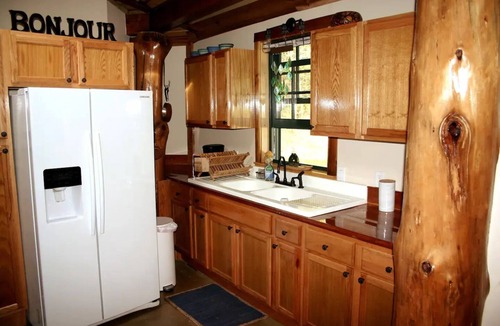 Nebo Apartment | A cozy, romantic cabin perfect for couples. Pets are always welcome, owners too!