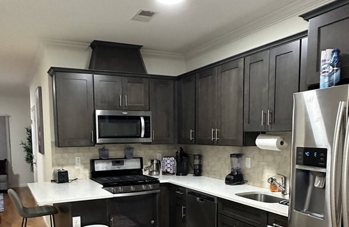Elizabeth House | A cozy three bedroom house. it is 6 minutes drive to Newark airport.