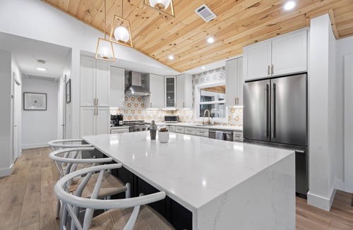 Murrayville House | A Lake House on Lanier | Private Dock, Kayaks & Sunsets