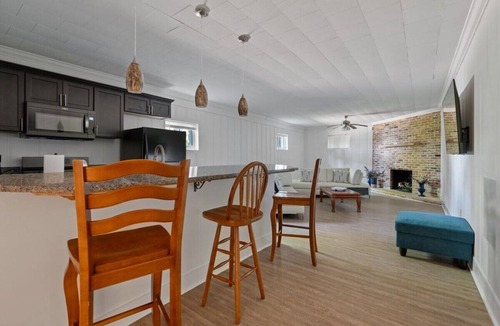 Guntersville House | A Lakeview Getaway in Guntersville, AL